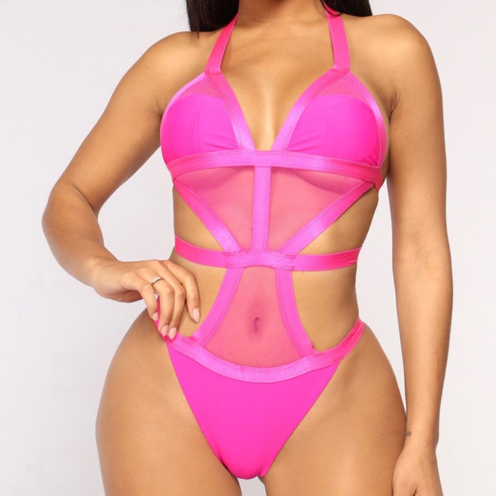 Gorgeous monokini swimsuit!